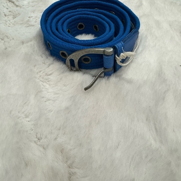 Free People
Avril Grommet Leather Woven Extra-Long Belt in Cobalt Blue M/ L - Picture 3 of 9